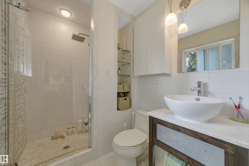 5331 105 Street Nw, Edmonton, AB - Indoor Photo Showing Bathroom