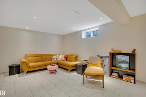5331 105 Street Nw, Edmonton, AB - Indoor