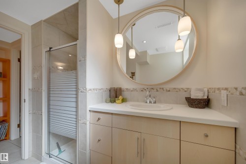 5331 105 Street Nw, Edmonton, AB - Indoor Photo Showing Bathroom