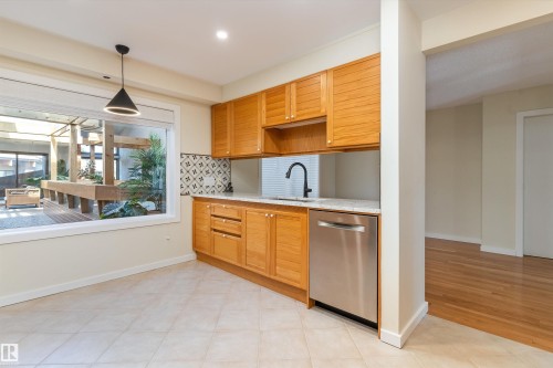 #7 14824 45 Av Nw, Edmonton, AB - Indoor Photo Showing Kitchen