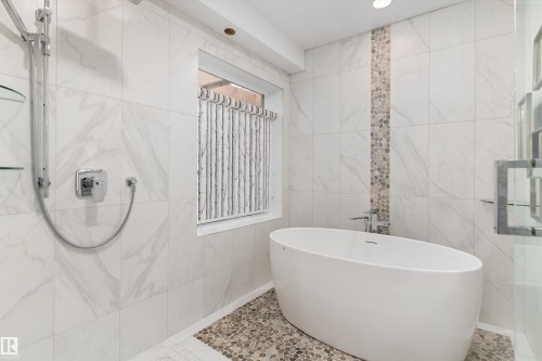 #7 14824 45 Av Nw, Edmonton, AB - Indoor Photo Showing Bathroom
