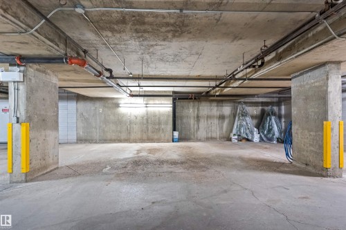 #7 14824 45 Av Nw, Edmonton, AB - Indoor Photo Showing Garage
