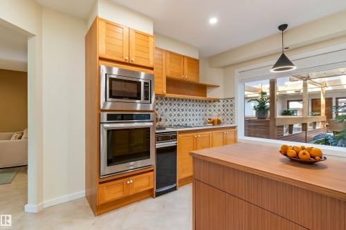 #7 14824 45 Av Nw, Edmonton, AB - Indoor Photo Showing Kitchen With Stainless Steel Kitchen
