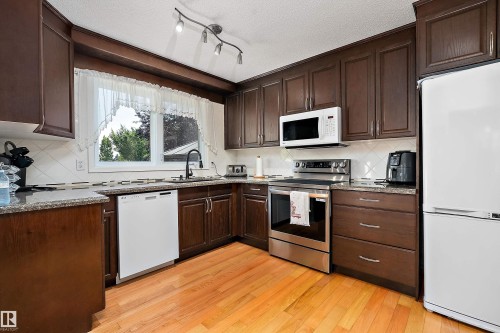 5507 51 Street, Leduc, AB - Indoor Photo Showing Kitchen