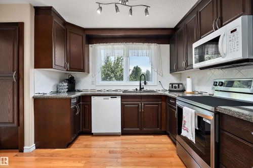 5507 51 Street, Leduc, AB - Indoor Photo Showing Kitchen