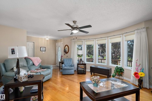 5507 51 Street, Leduc, AB - Indoor Photo Showing Living Room