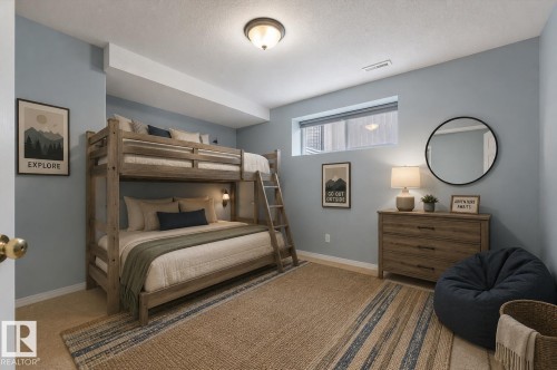 Recessed window opening with a built-in light fixture - 8 Osborne Close, St. Albert, AB - Indoor Photo Showing Bedroom