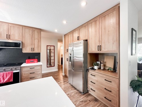 37 Ash Crescent, St. Albert, AB - Indoor Photo Showing Kitchen