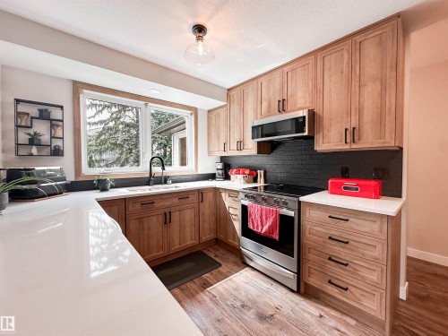 37 Ash Crescent, St. Albert, AB - Indoor Photo Showing Kitchen With Double Sink