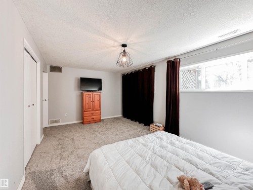 37 Ash Crescent, St. Albert, AB - Indoor Photo Showing Bedroom
