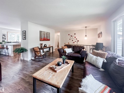 37 Ash Crescent, St. Albert, AB - Indoor Photo Showing Living Room
