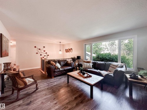37 Ash Crescent, St. Albert, AB - Indoor Photo Showing Living Room