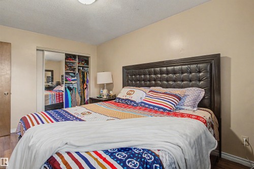 Wood-finish flooring - 5724 143 Avenue Nw, Edmonton, AB - Indoor Photo Showing Bedroom