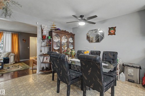 Recessed wall opening with wood-finish flooring - 5724 143 Avenue Nw, Edmonton, AB - Indoor Photo Showing Dining Room
