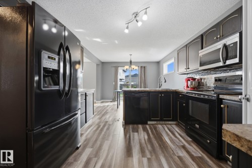 73 Dalquist Bay, Leduc, AB - Indoor Photo Showing Kitchen