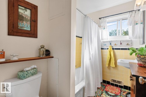 9603 79 Street Nw, Edmonton, AB - Indoor Photo Showing Other Room