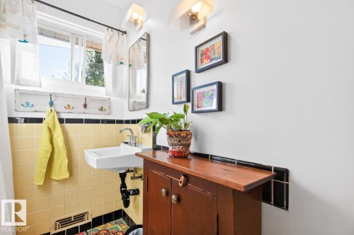9603 79 Street Nw, Edmonton, AB - Indoor Photo Showing Laundry Room