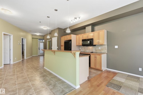 #248 4827 104A St Nw, Edmonton, AB - Indoor Photo Showing Kitchen