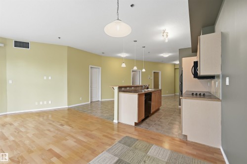 #248 4827 104A St Nw, Edmonton, AB - Indoor Photo Showing Kitchen