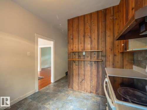 11005 80 Avenue Nw, Edmonton, AB - Indoor