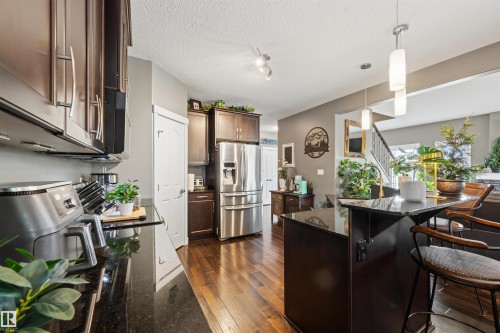 1457 Wates Link Sw, Edmonton, AB - Indoor Photo Showing Kitchen With Upgraded Kitchen