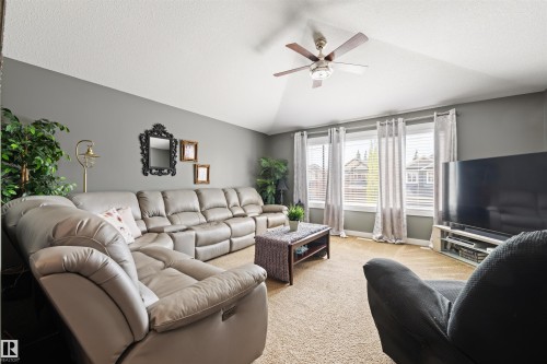 1457 Wates Link Sw, Edmonton, AB - Indoor Photo Showing Living Room
