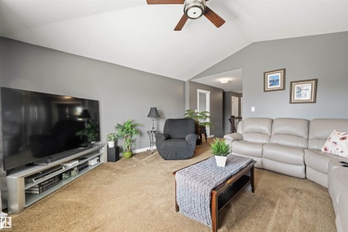 1457 Wates Link Sw, Edmonton, AB - Indoor Photo Showing Living Room