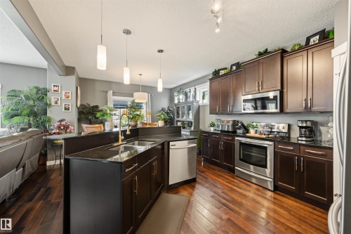 1457 Wates Link Sw, Edmonton, AB - Indoor Photo Showing Kitchen With Double Sink With Upgraded Kitchen