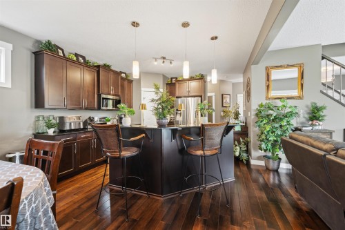 1457 Wates Link Sw, Edmonton, AB - Indoor Photo Showing Kitchen With Upgraded Kitchen