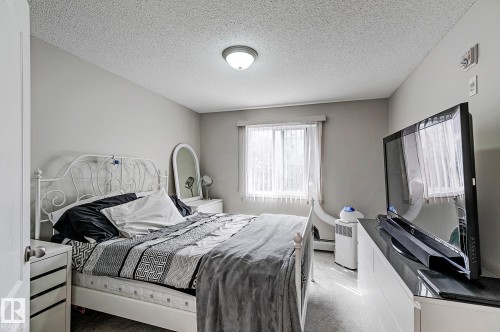 #203 111 Edwards Dr Sw, Edmonton, AB - Indoor Photo Showing Bedroom
