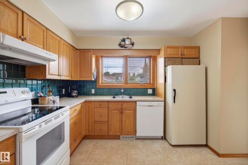 10623 67 Street Nw, Edmonton, AB - Indoor Photo Showing Kitchen