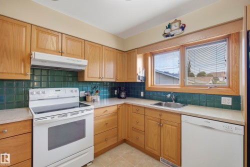10623 67 Street Nw, Edmonton, AB - Indoor Photo Showing Kitchen