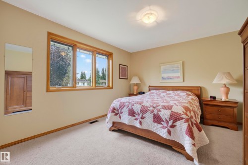 10623 67 Street Nw, Edmonton, AB - Indoor Photo Showing Bedroom