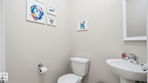 9847 92 Avenue Nw, Edmonton, AB - Indoor Photo Showing Bathroom