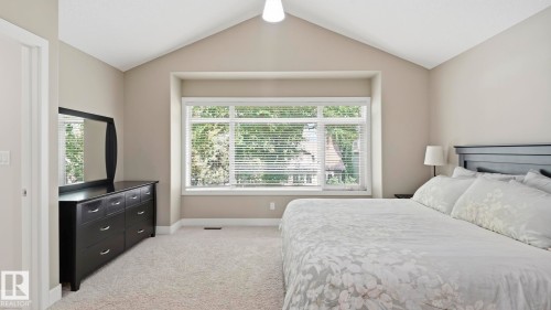 9847 92 Avenue Nw, Edmonton, AB - Indoor Photo Showing Bedroom