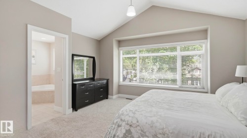 9847 92 Avenue Nw, Edmonton, AB - Indoor Photo Showing Bedroom
