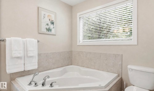 9847 92 Avenue Nw, Edmonton, AB - Indoor Photo Showing Bathroom