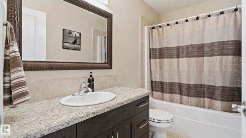 9847 92 Avenue Nw, Edmonton, AB - Indoor Photo Showing Bathroom
