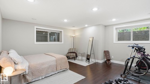 9847 92 Avenue Nw, Edmonton, AB - Indoor Photo Showing Bedroom