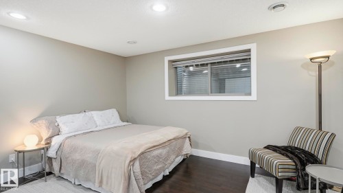 9847 92 Avenue Nw, Edmonton, AB - Indoor Photo Showing Bedroom