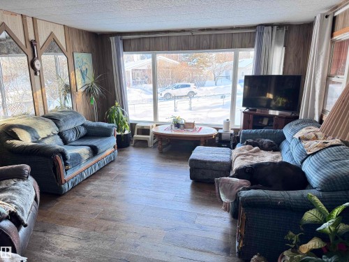 9940 110 Street, Westlock, AB - Indoor Photo Showing Living Room
