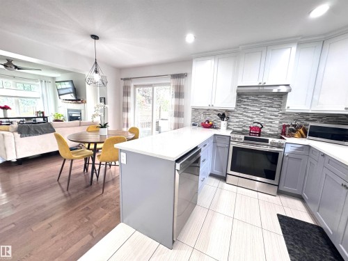 7004 97 Street Nw, Edmonton, AB - Indoor Photo Showing Kitchen With Upgraded Kitchen