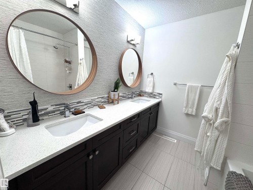 7004 97 Street Nw, Edmonton, AB - Indoor Photo Showing Bathroom