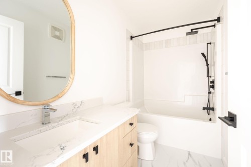 61 Cheval Close, Sherwood Park, AB - Indoor Photo Showing Bathroom