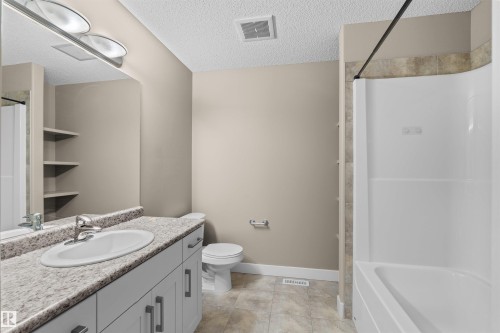 843 Armitage Wynd Sw, Edmonton, AB - Indoor Photo Showing Bathroom