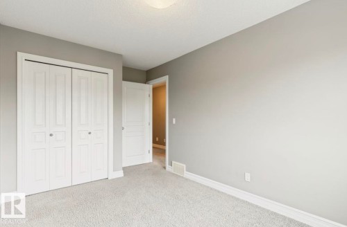 Neutral tone wall finish with light-colored carpeting - 79 Catalina Crest, Fort Saskatchewan, AB - Indoor