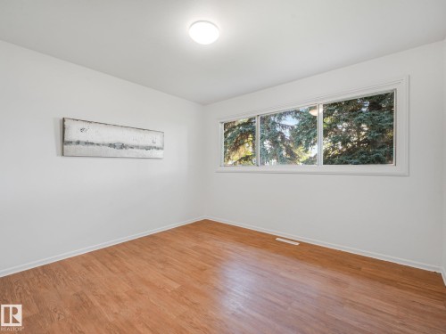 6112 105A Street Nw, Edmonton, AB - Indoor Photo Showing Other Room