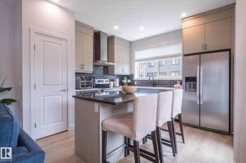 4804 Cawsey Terrace Sw, Edmonton, AB - Indoor Photo Showing Kitchen