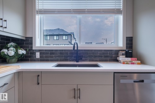 4804 Cawsey Terrace Sw, Edmonton, AB - Indoor Photo Showing Kitchen