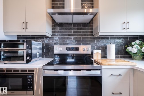 4804 Cawsey Terrace Sw, Edmonton, AB - Indoor Photo Showing Kitchen